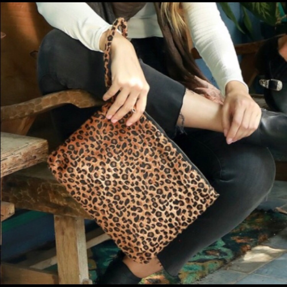 Vegan leopard wristlet! NWT